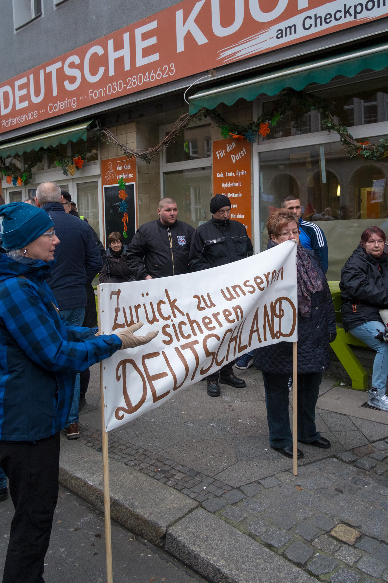 Der „Frauenmarsch“ richtet sich vor allem gegen die „fatale Flüchtlingspolitik der Altparteien“.