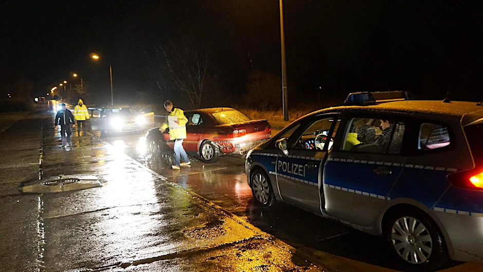 Der Opel fuhr auf das Fahrzeug der Zivilfahnder auf.