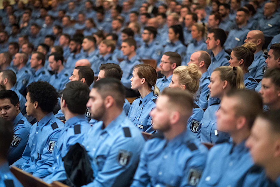 Junge Polizeibeamte in Berlin bei ihrer Vereidigung. Wie sie künftig eingesetzt werden, das ist die große Frage.
