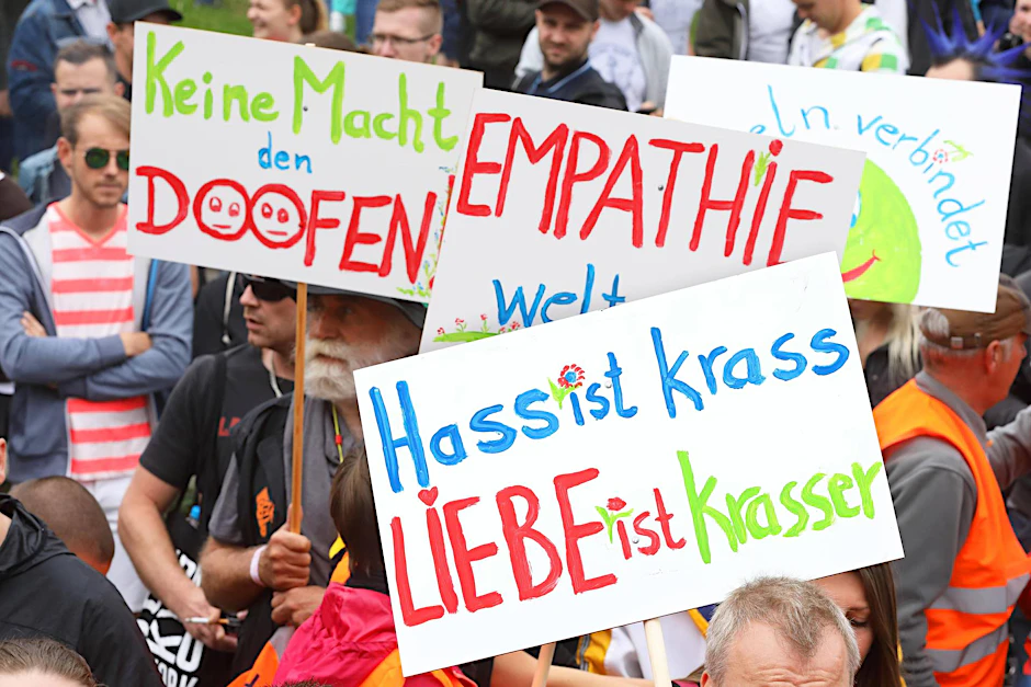 Ob Pegida-Demonstrant, Siemens-Chef oder Objektophilen: Es ist nie einfach sich in den Gegenüber hineinzuversetzen.