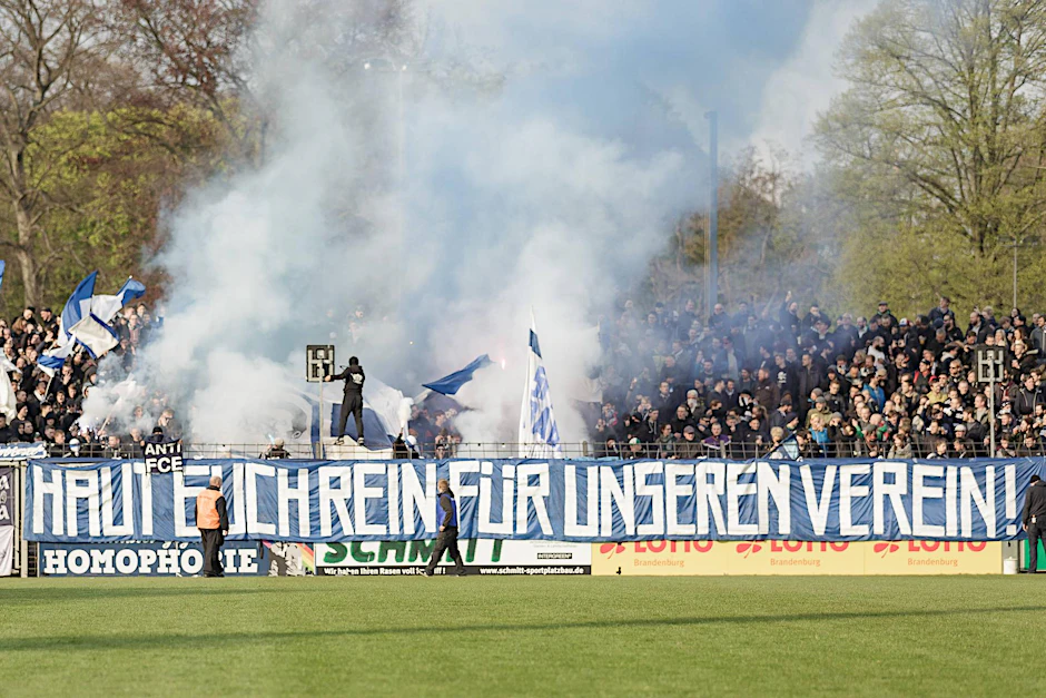 Fans des SV Babelsberg 03 beim Skandal-Spiel gegen Energie-Cottbus.