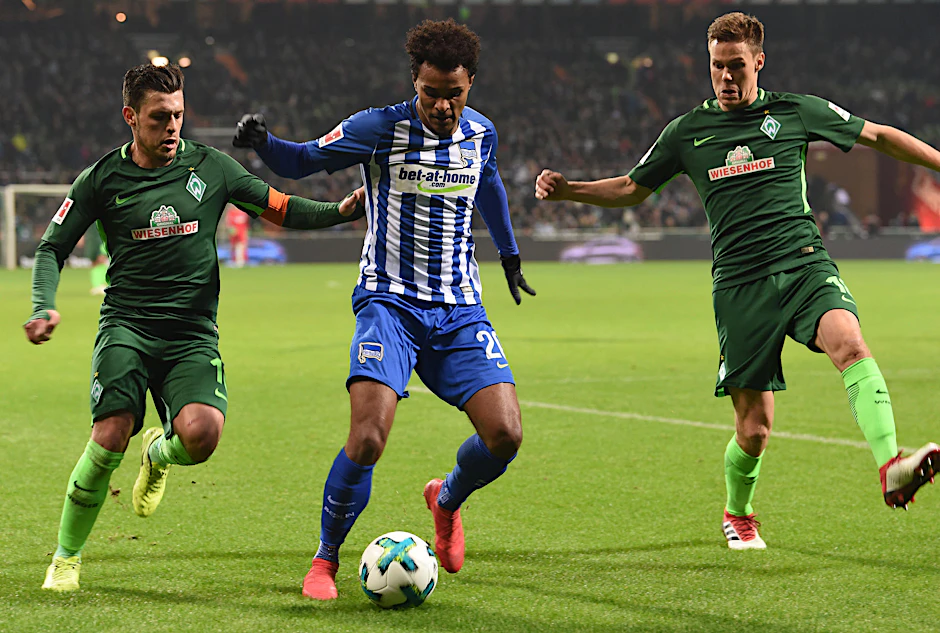  Valentino Lazaro im Spiel gegen Werder Bremen.
