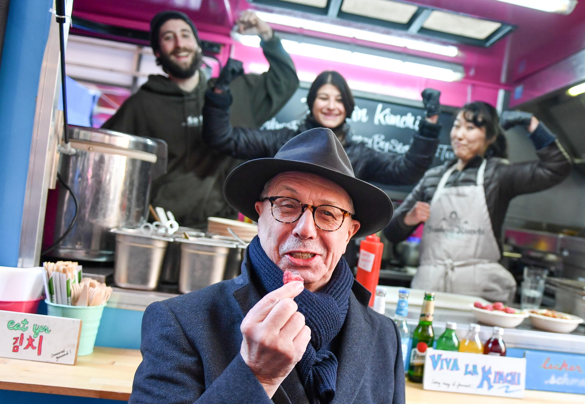 Dieter Kosslick, Direktor der Berlinale, eröffnet am 14. Februar 2018 den Berlinale Street Food Markt am Potsdamer Platz. 