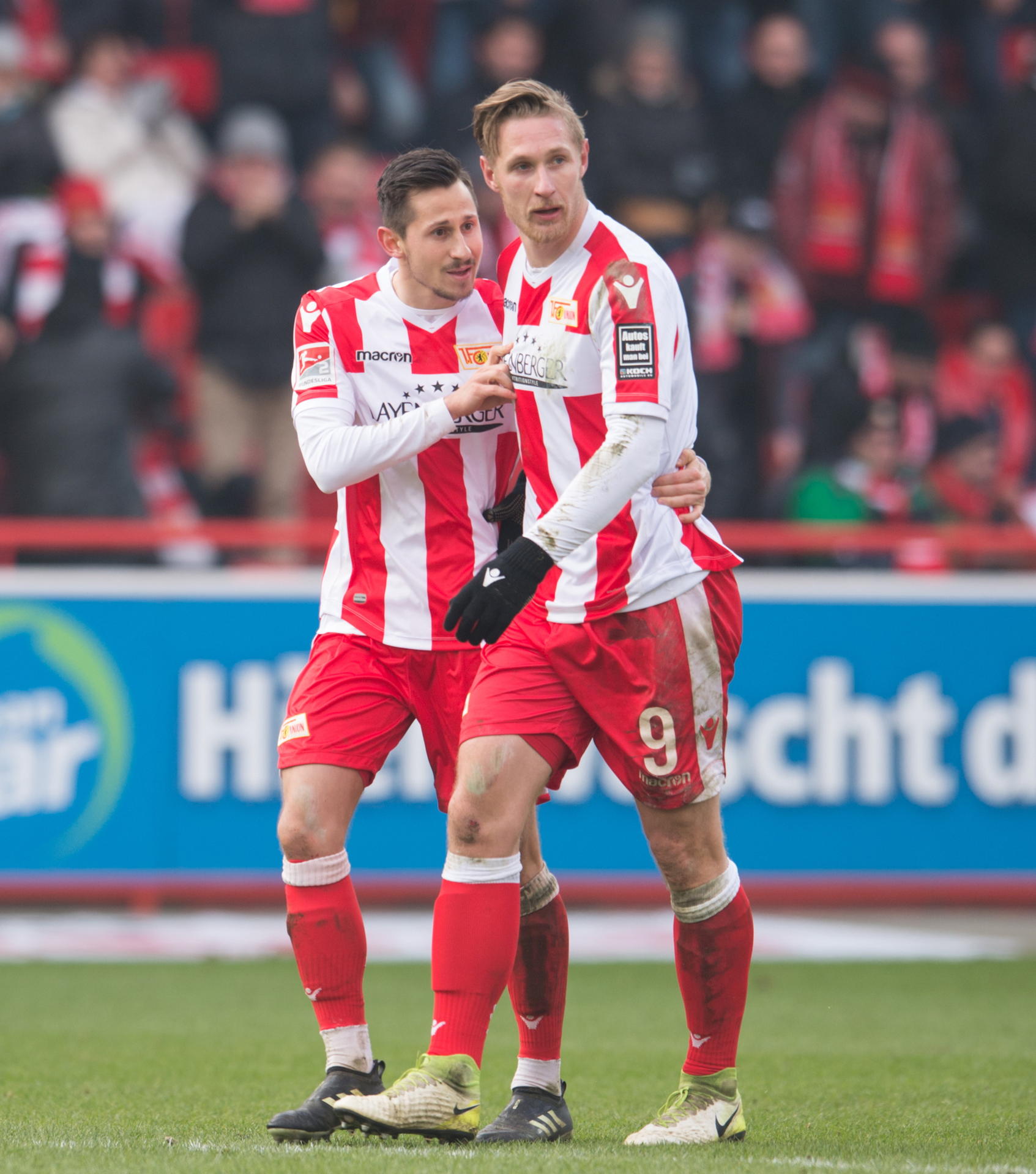 Freude über das Elfmetertor zum 1:1 Ausgleich: Unions Torschütze Steven Skrzybski (l) und Sebastian Polter.