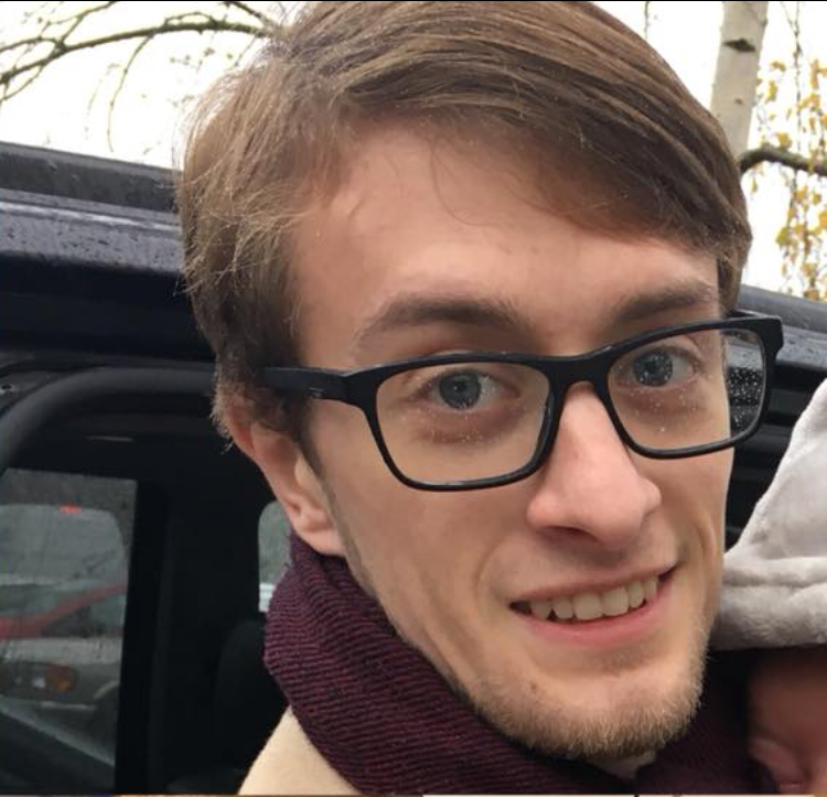 Der Betreuer der 14-Jährigen, Alex K., wird ebenfalls vermisst.