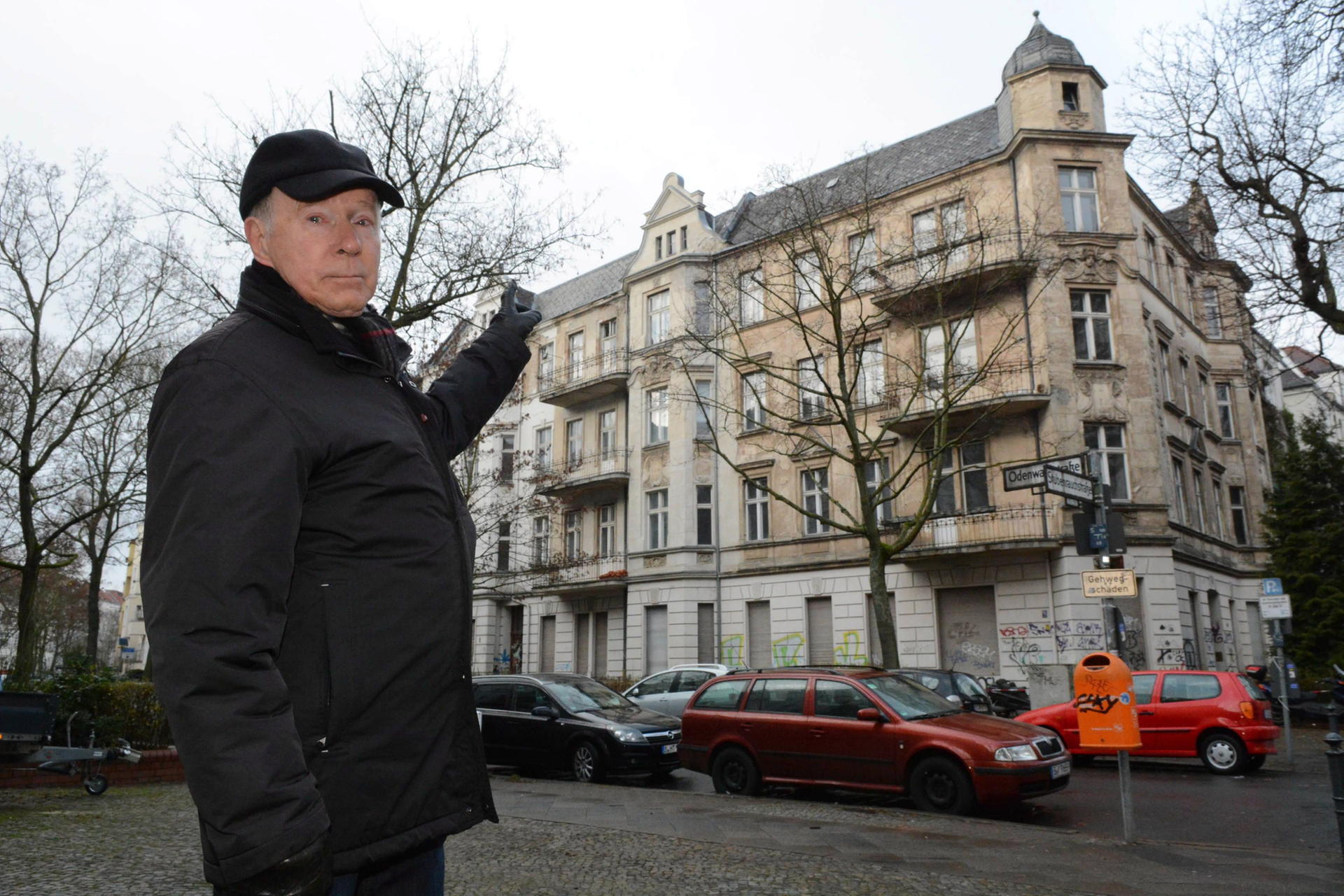 Anwohner Friedrich Dannenberg ärgert sich über das seit 30 Jahren leere Wohnhaus Odenwaldstraße.