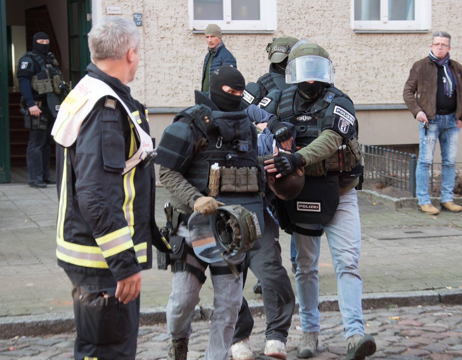 Tempelhof Neues AntiTerrrorZentrum für 1200 SEK, MEK, Staatsschutz