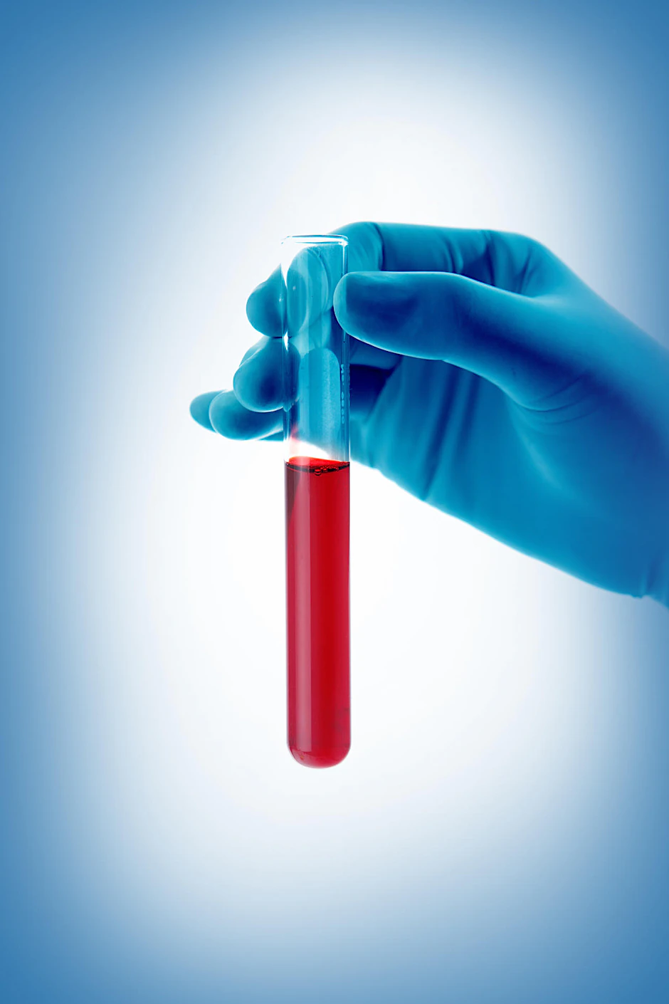 Der Testfall: Durch Blutuntersuchungen lassen sich Krankheiten feststellen. Doch offenbar halten viele Tests nicht das, was sie versprechen. Ein Fall für den Staatsanwalt, findet die Patientin Kira Merk. 