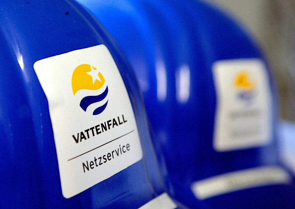 Schutzhelme mit dem Logo des Energiekonzerns Vattenfall (Symbolbild)