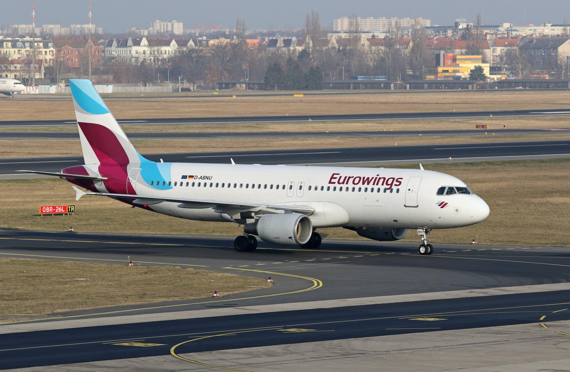 Lufthansa Und Eurowings: 70 Inlandsflüge Fallen In Tegel Am Dienstag ...