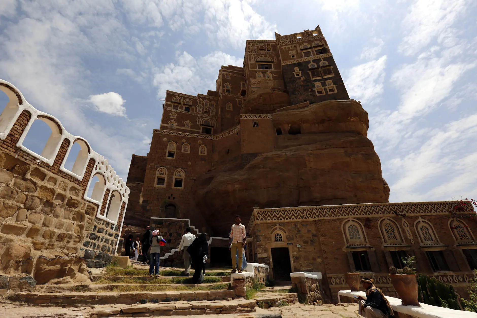 Kulturstätte Dar al-Hajar im Jemen: Obwohl Krieg herrscht, gibt es wagemutige Reisende, die sich in das Land aufmachen.