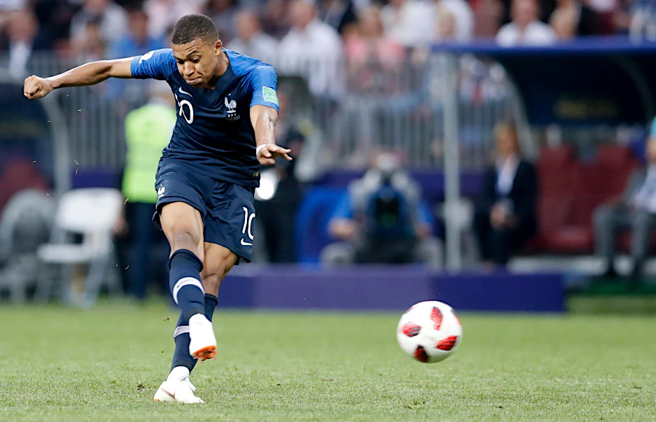 Kurz und krawallig: Kylian Mbappé mit dem humorlosen 4:1.