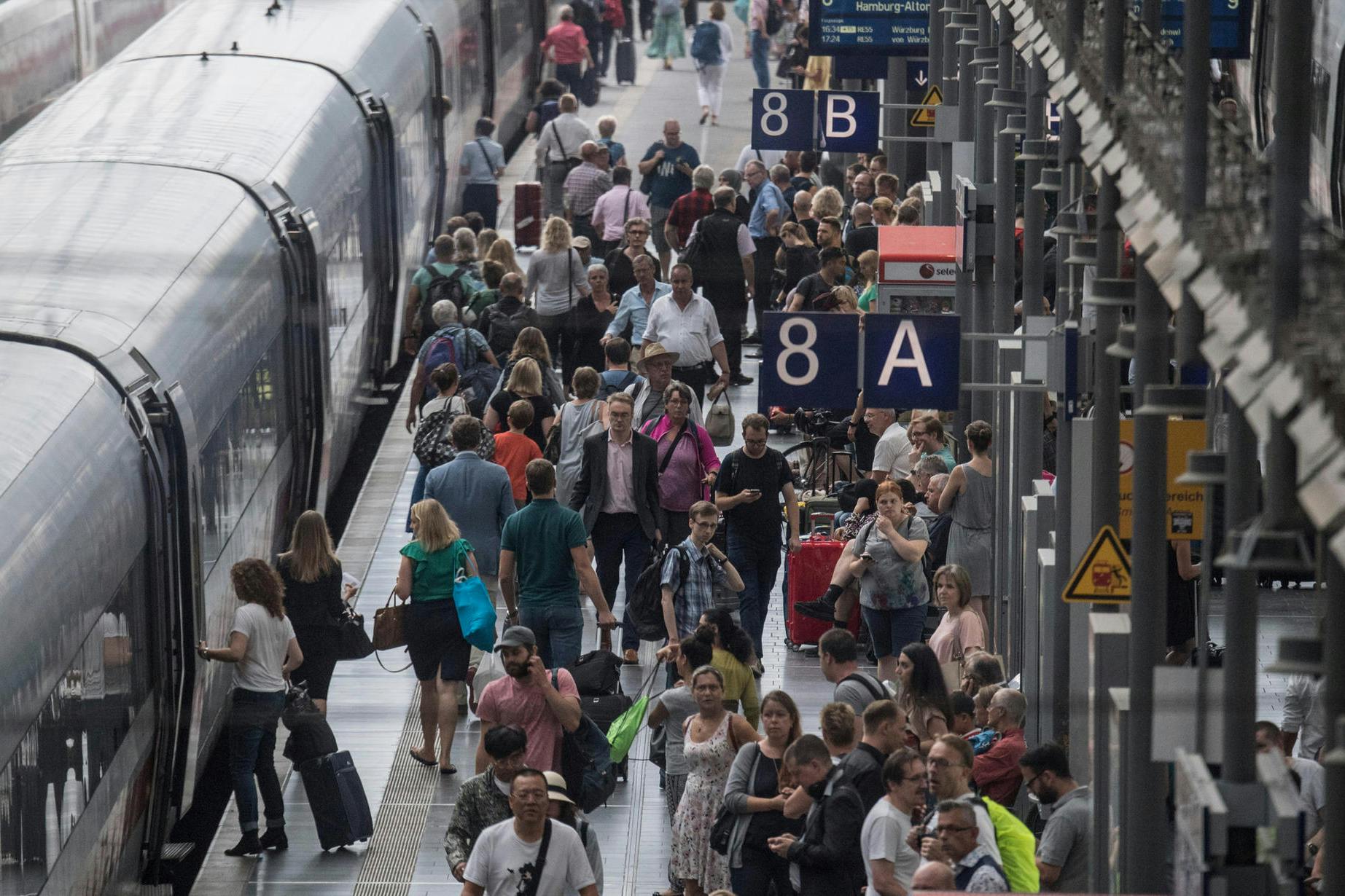 Vier Streiks und viele Verspätungen sorgten bei der Bahn für eine Rekordsumme bei den Entschädigungen für Bahnkunden.