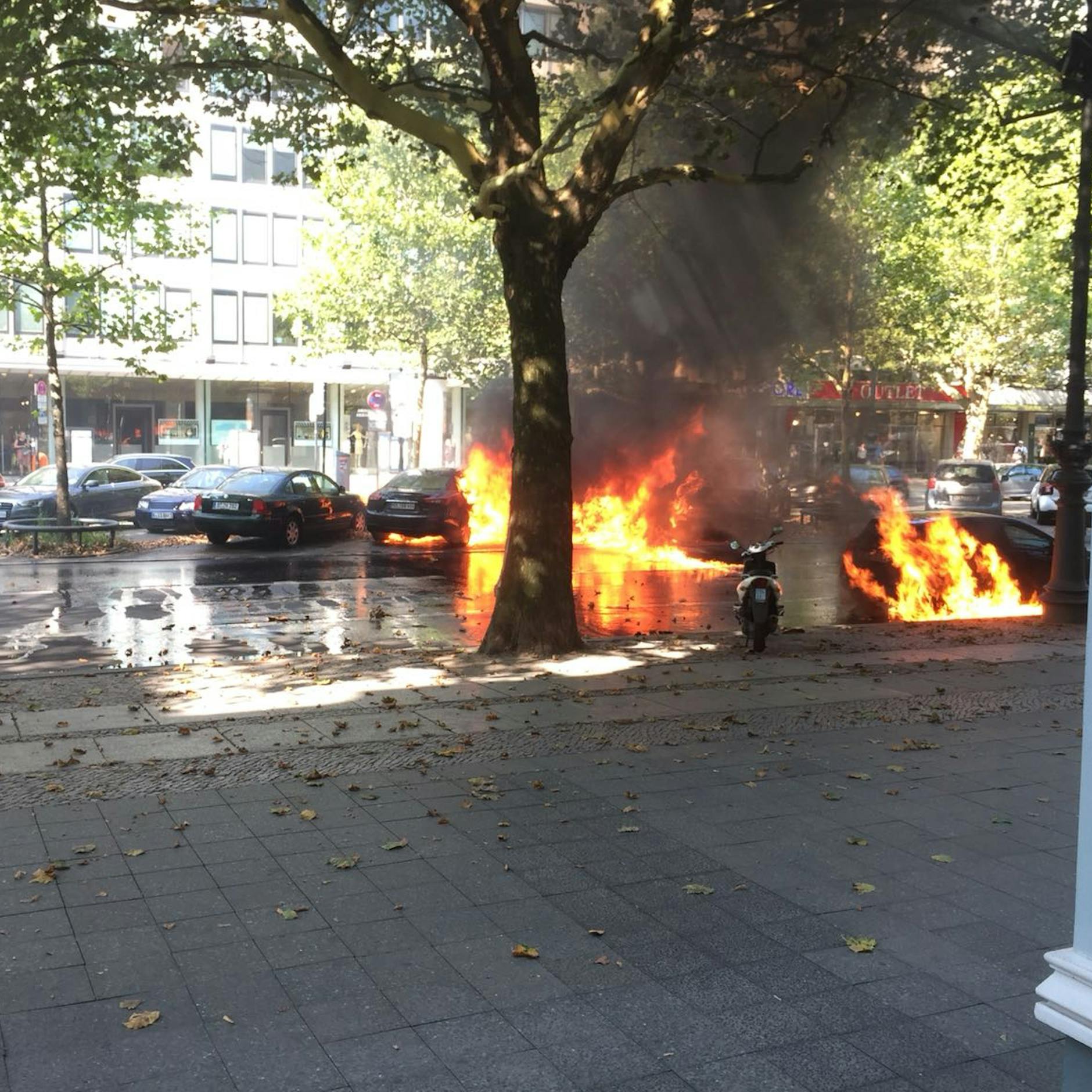 Image - Polizei sucht Zeugen: Sechs Autos brennen auf Kurfürstendamm