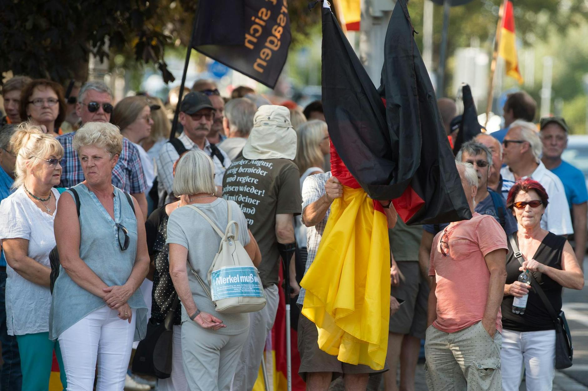 Teilnehmer einer Demonstration der islamfeindlichen Pegida-Bewegung.
