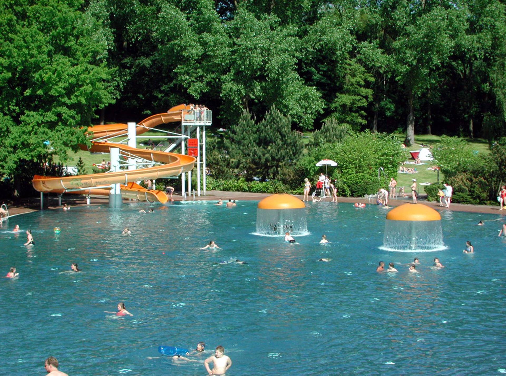 Freibad am Insulaner in Berlin-Steglitz: Polizeieinsatz