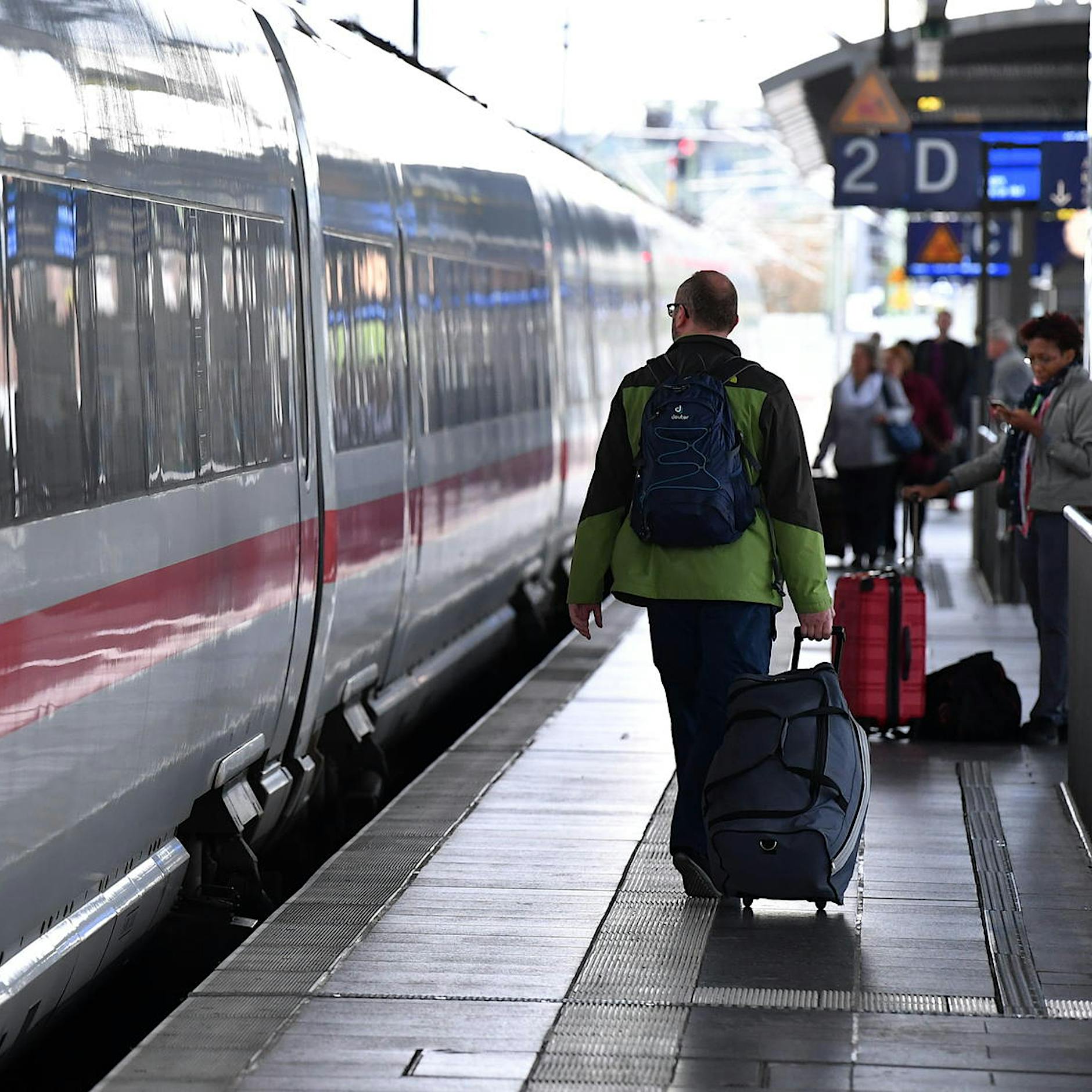 YouGov-Umfrage zu Deutschen Bahn: Junge Menschen wenden sich von der Bahn ab