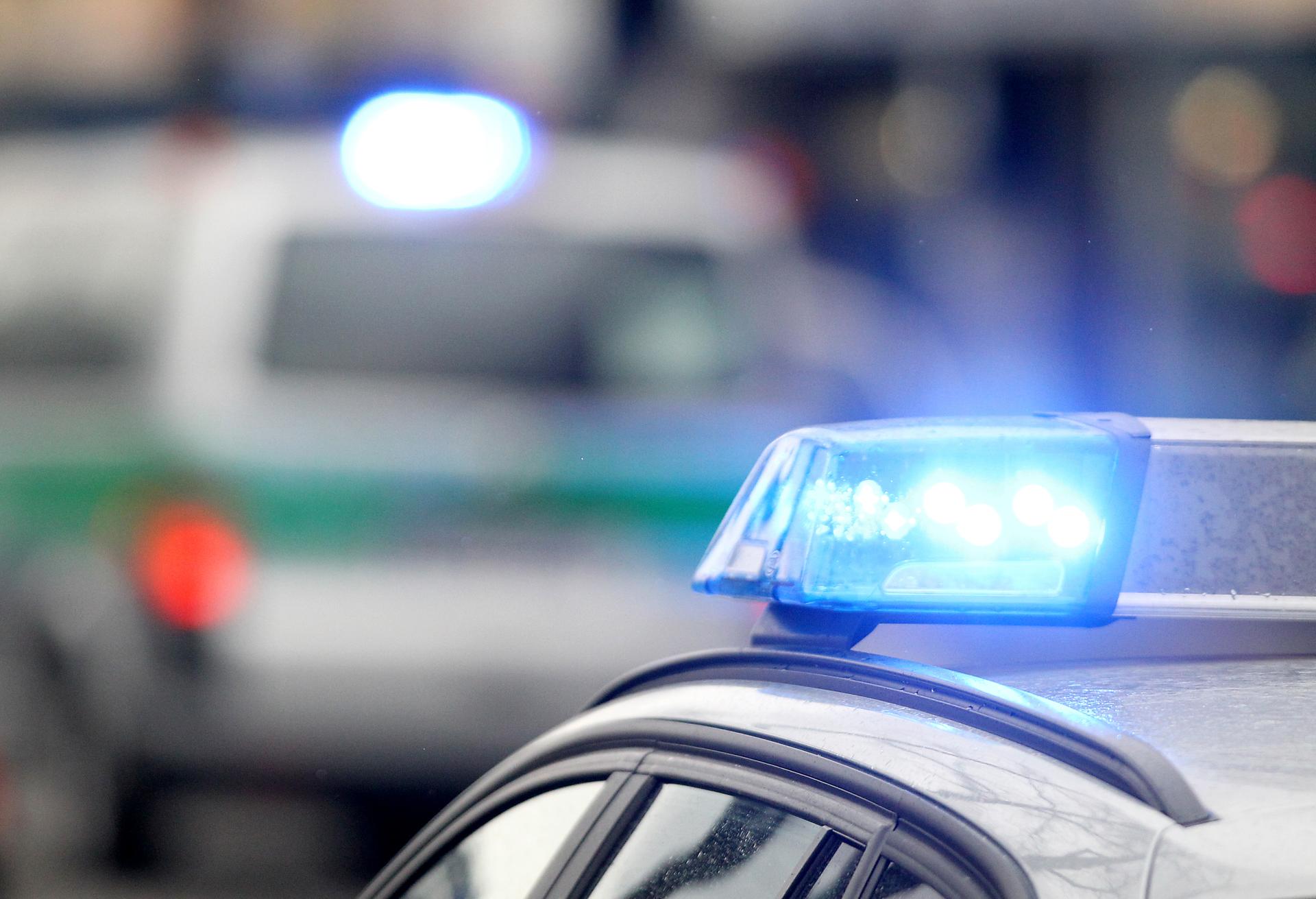 Polizei-Ticker: Autofahrer prallt in Lichtenberg gegen Mast und stirbt