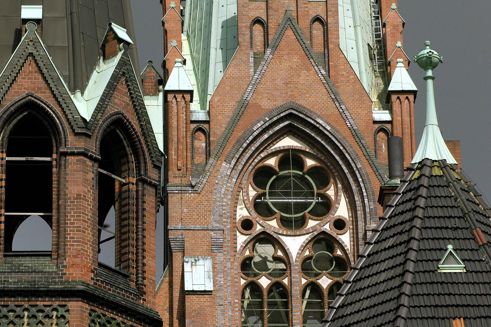 Die Türme der Apostel-Paulus-Kirche in Berlin-Schöneberg (Symbolfoto).