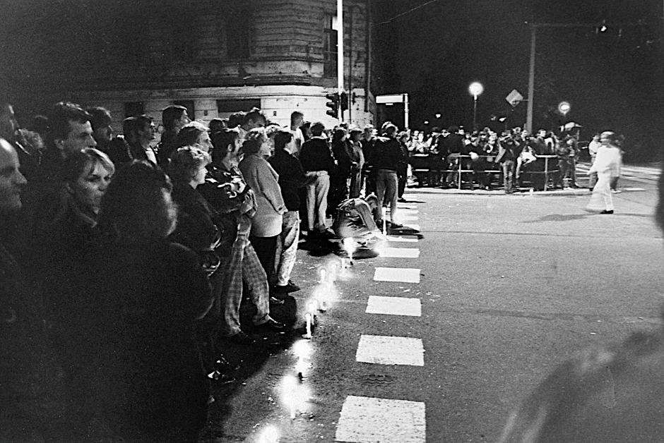 Gesperrter Zugang zur Gethsemanekirche (08.10.1989): In der Gethsemanekirche fand eine Fürbittandacht anlässlich der Verhaftung von Teilnehmern kirchlicher und anderer Friedensdemonstrationen statt.