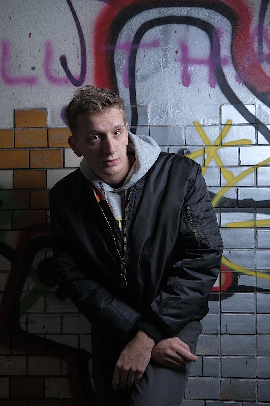Kraftklub-Sänger Felix Kummer in Berlin-Kreuzberg. Im Interview spricht er über seine Heimatstadt Chemnitz und sein neues Album „Kiox". 