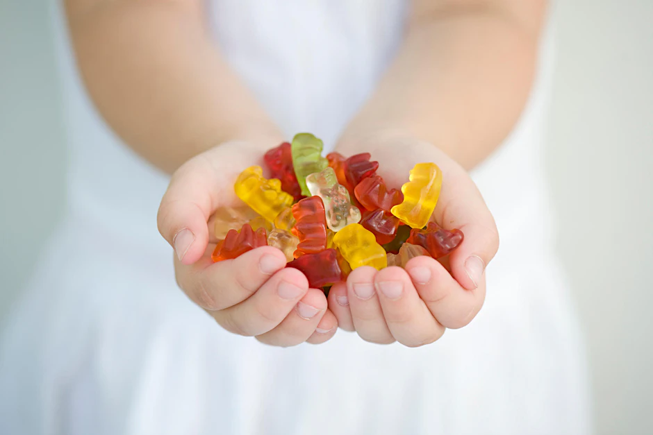 Beim Einkaufen, von der Oma: Kinder stauben ständig Süßes ab.