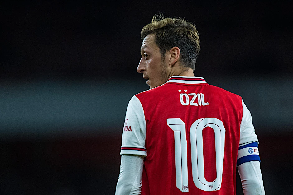Dass Mesut Özil den mangelnden Rückhalt seiner Mitspieler beklagt, ist nachvollziehbar.