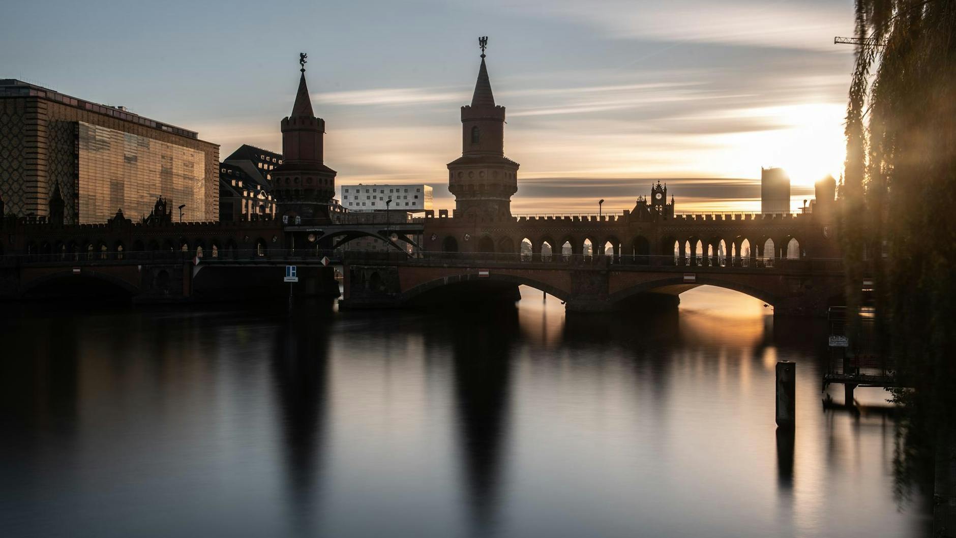 Ein schönes Stück Berlin: Die Oberbaumbrücke verbindet Friedrichshain und Kreuzberg.
