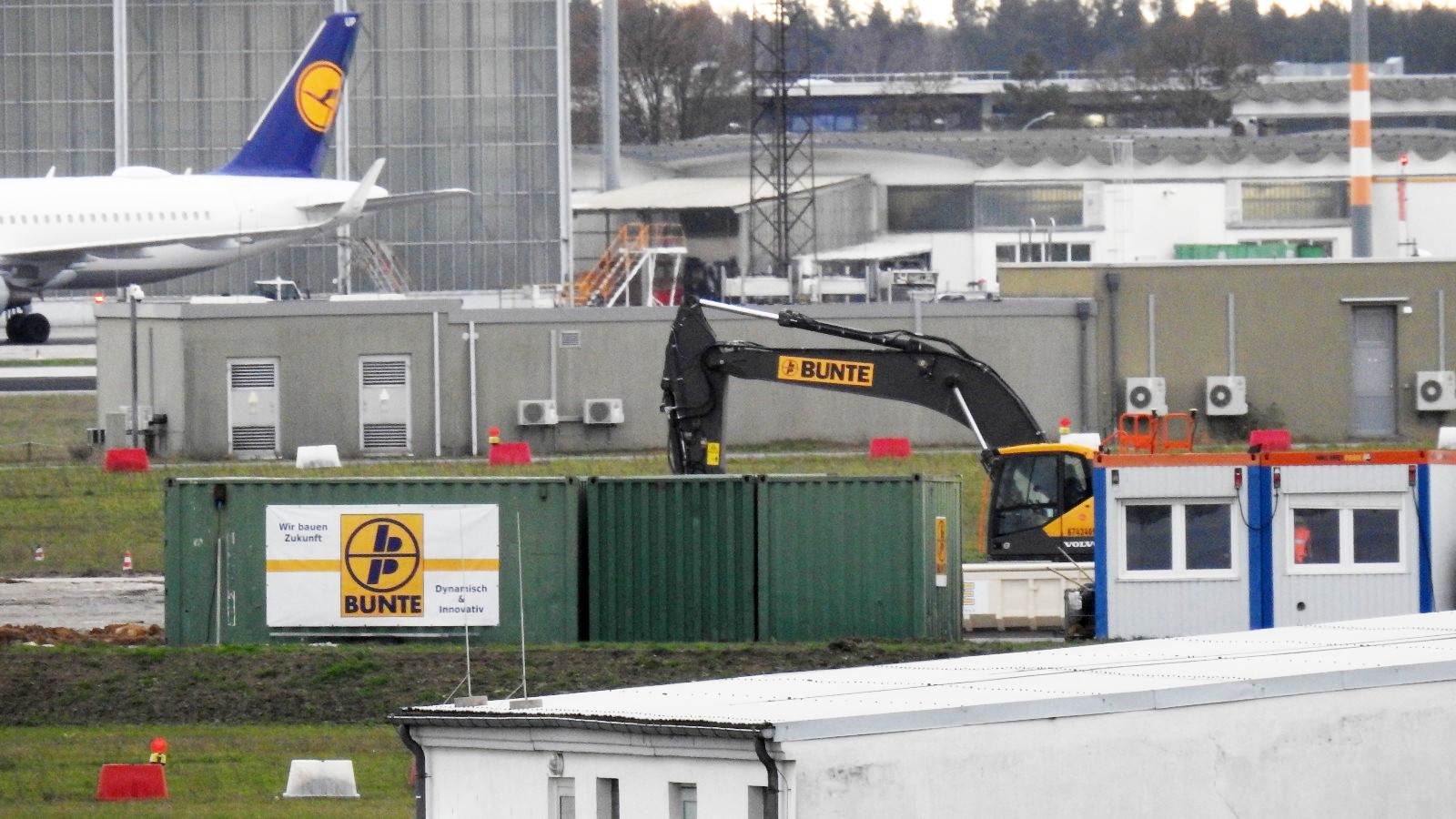 Weltkriegsbombe Am Flughafen Entschärft