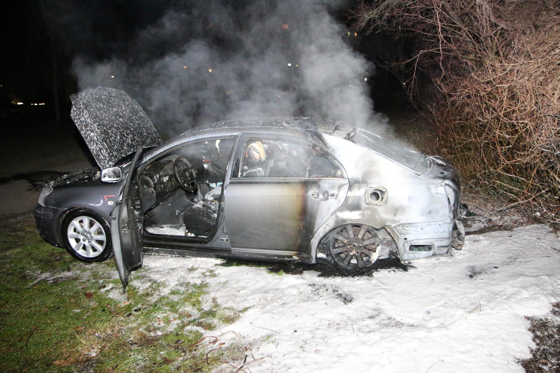 Berlin-Britz, 24. Februar 2019: In einer Kleingartenanlage ist ein Toyota komplett ausgebrannt. Die Polizei ermittelt nun, ob es sich um Brandstiftung handelt.