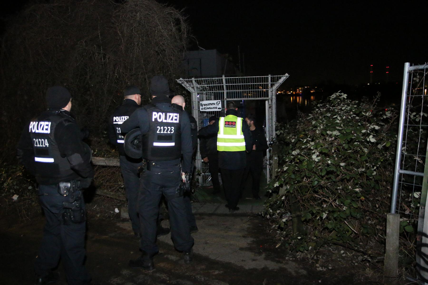 Rummelsburger Bucht, 16. Februar 2019: Ein Großaufgebot der Polizei räumt das ehemalige Jugendfreizeitschiff „Freibeuter“.