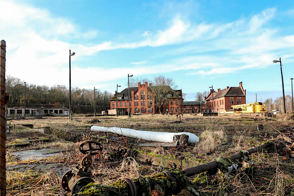 Der alte Rangierbahnhof in Elstal: Die Stationsgebäude stehen unter Denkmalschutz.