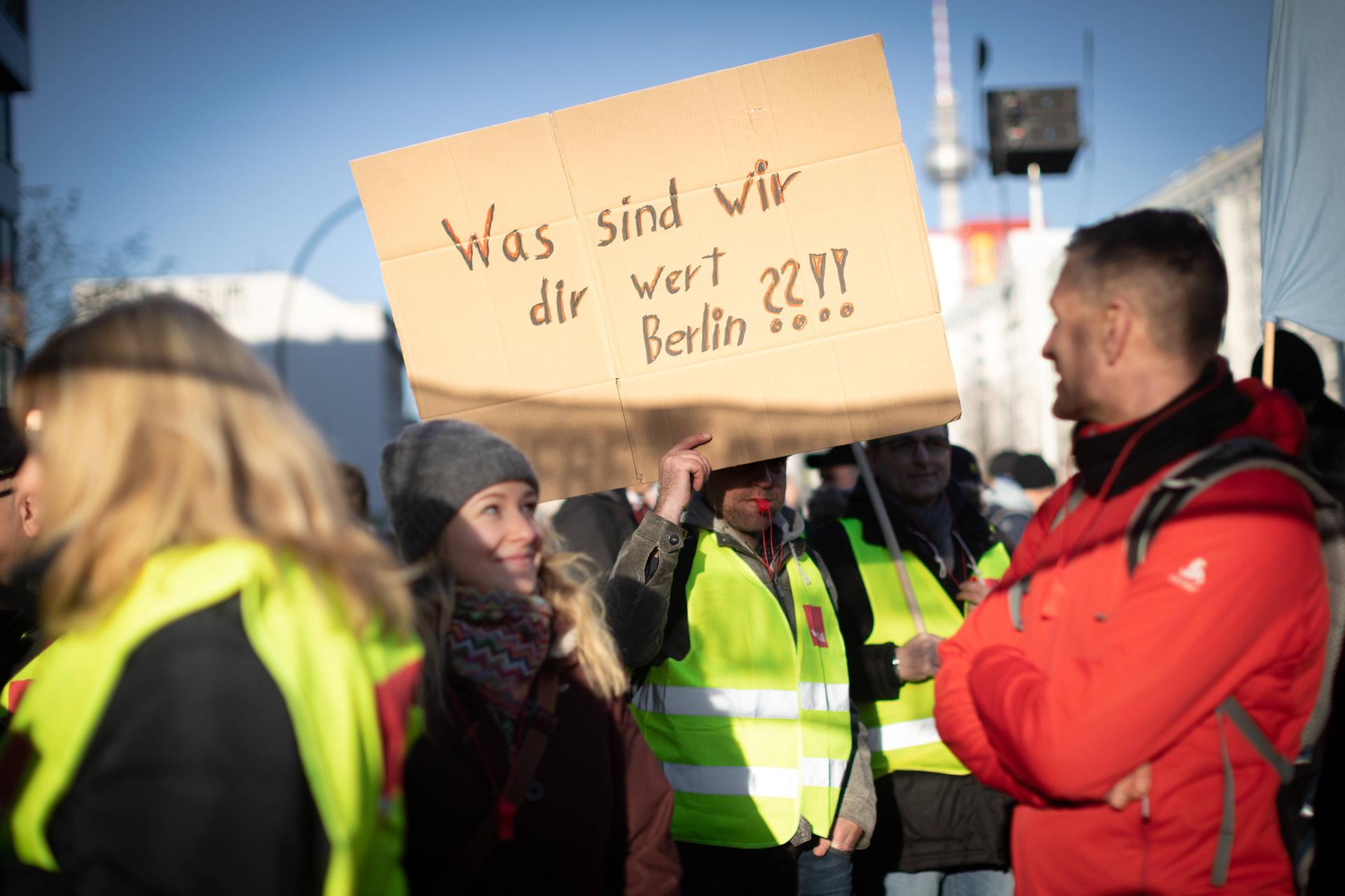 Nächste Runde Der BVG-Tarifverhandlungen: Droht Berlin Der Nächste ...