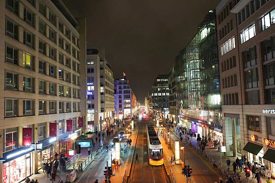 Die Friedrichstraße am Abend. Auf anderen Abschnitten ist weniger los. Kann sich das ändern?
