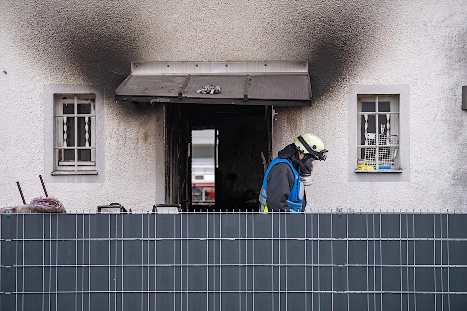 Bei dem Brand in dem Nürnberger Wohnhaus sind vier Kinder und eine Frau ums Leben gekommen.