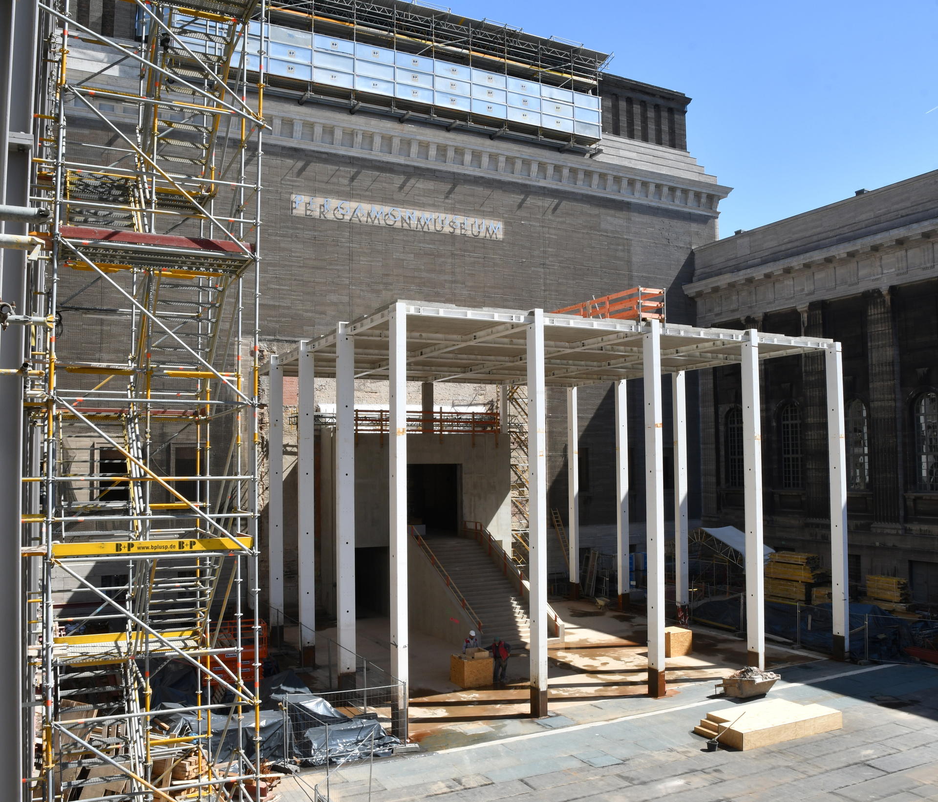 Außenansicht der Baustelle des Pergamonmuseums in Berlin.