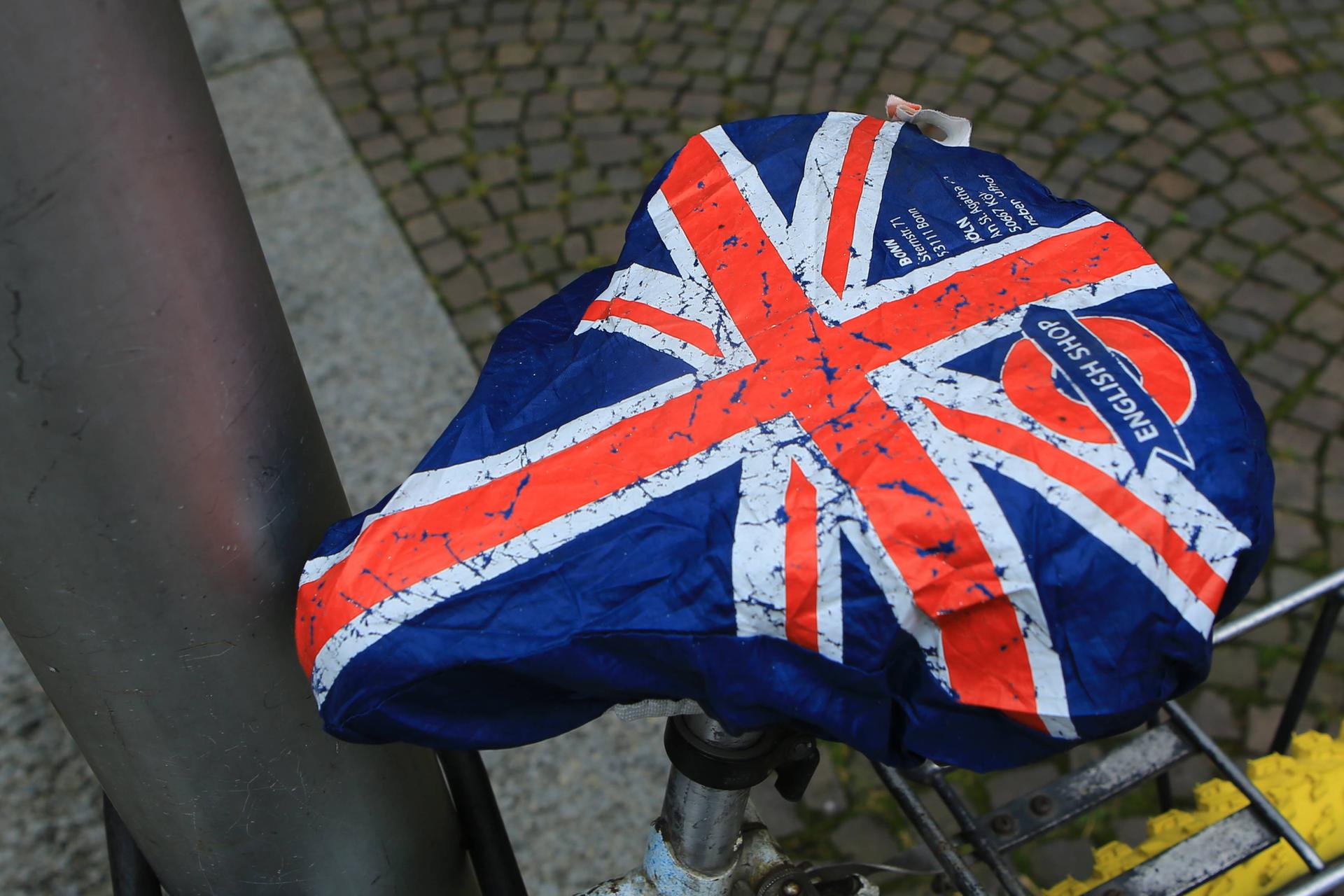 Hält trocken und sieht gut aus - Ein bunter Sattelbezug für das Fahrrad.