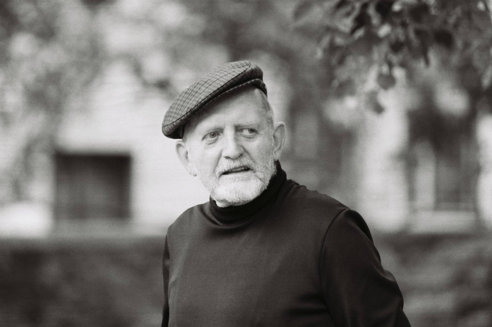 Der Schriftsteller Erwin Strittmatter, fotografiert während einer Lesung in Weimar im September 1992. 