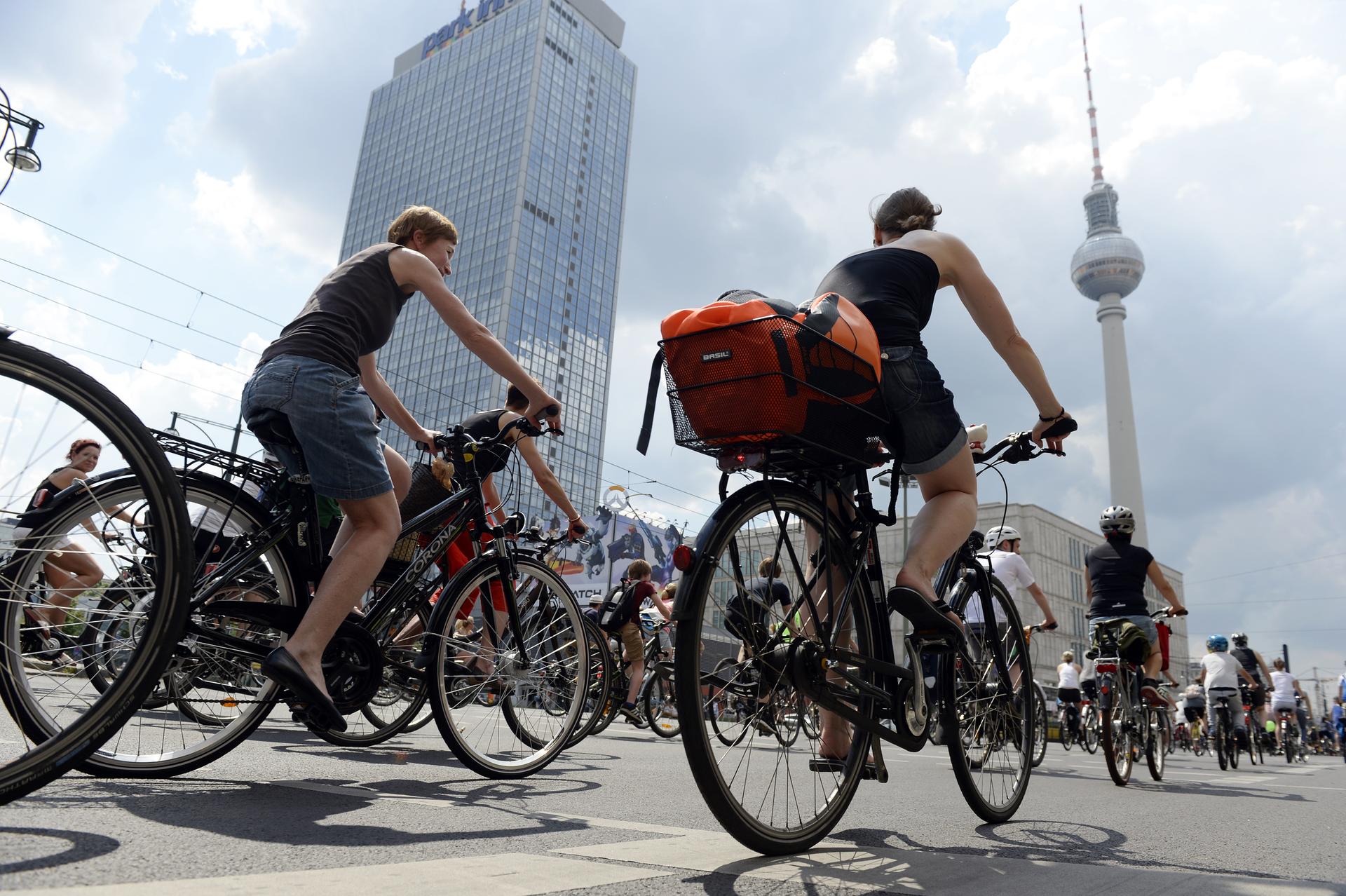 Image - ADFC-Fahrradsternfahrt 2024 in Berlin – Rad-Lobbyist: „Auf der Autobahn radeln ist schön!“