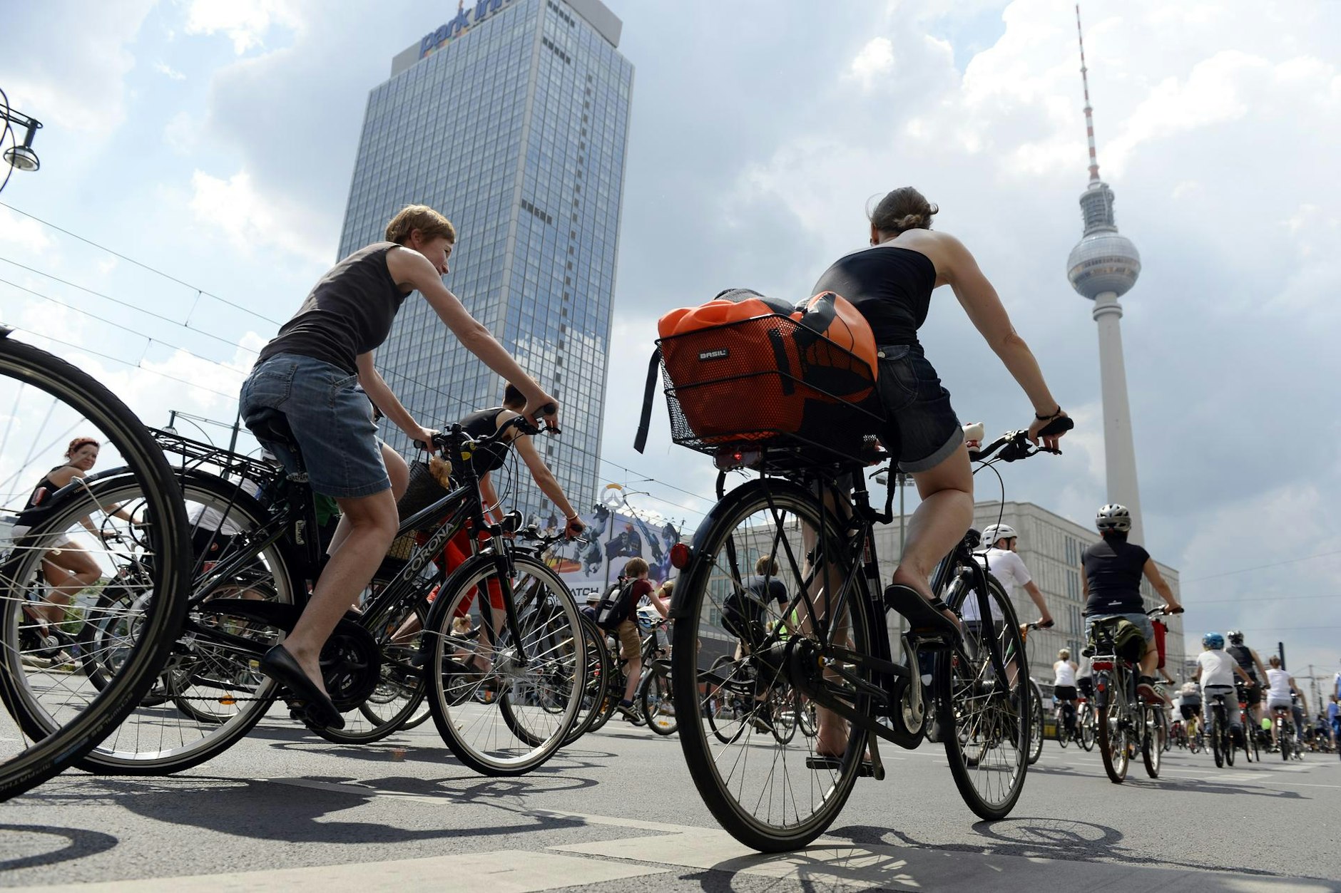 Es ist wieder so weit: Am Sonntag führt die Sternfahrt des ADFC durch Berlin. „Alle aufs Rad! Für die RADvolution“, lautet das Motto. Laut ADFC nahmen 2023 rund 50.000 Menschen teil.