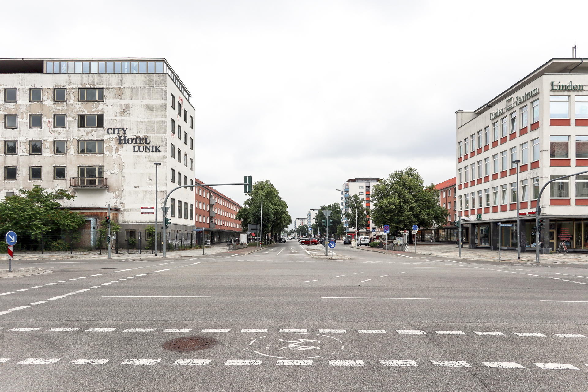 Die Lindenallee in Eisenhüttenstadt mit dem ehemaligen Hotel Lunik.