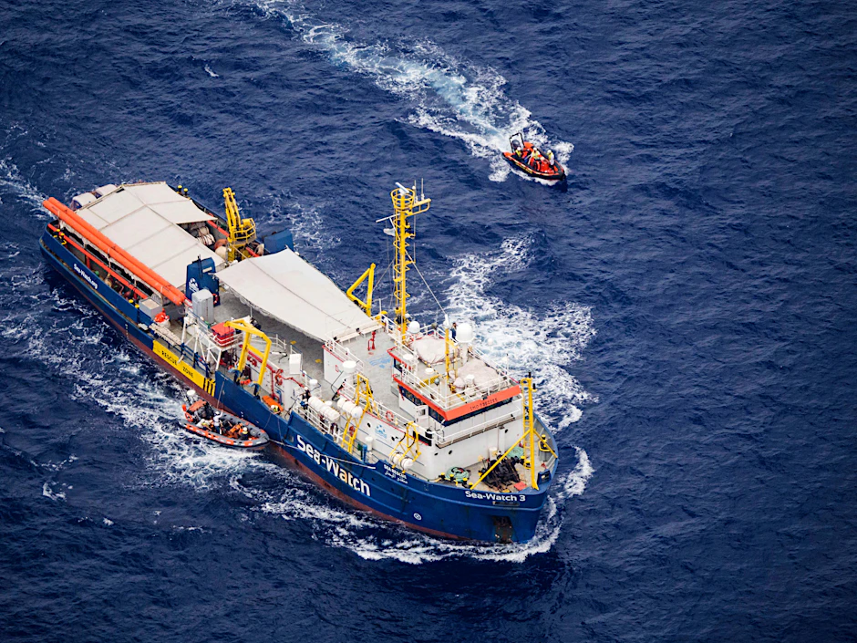 Das unter niederländischer Flagge fahrende deutsche Seenotrettungsschiff Sea Watch 3 im Mittelmeer