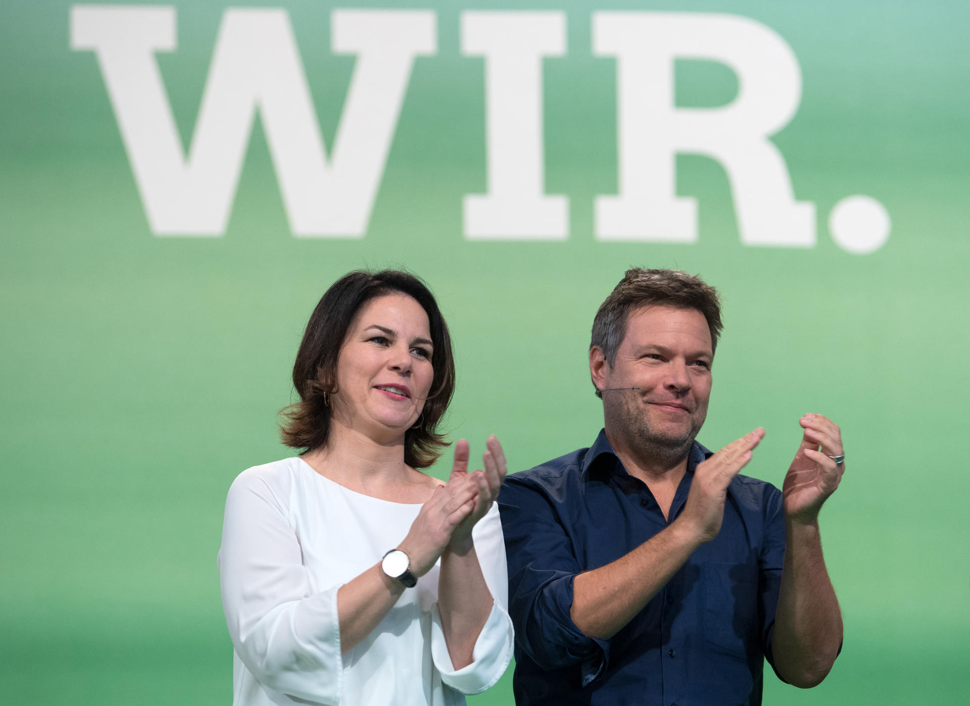 Union fällt auf Rekordtief - Grüne drei Prozentpunkte vorn