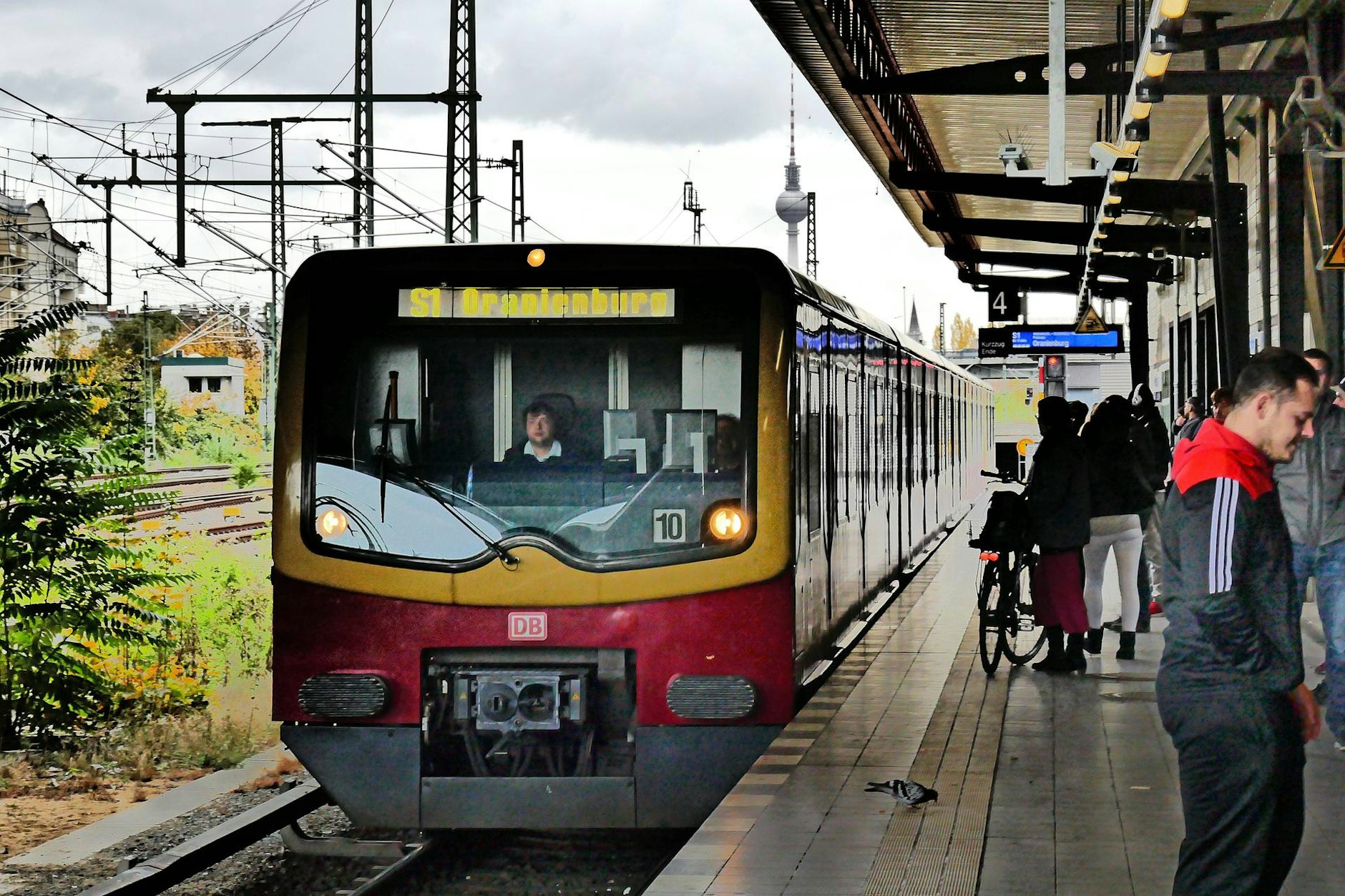 Auf der Linie S1 gibt es wegen eines defekten Stellwerks immer noch Probleme. Zwischen Frohnau und Hohen Neuendorf pendeln die Züge im 20-Minuten-Takt.