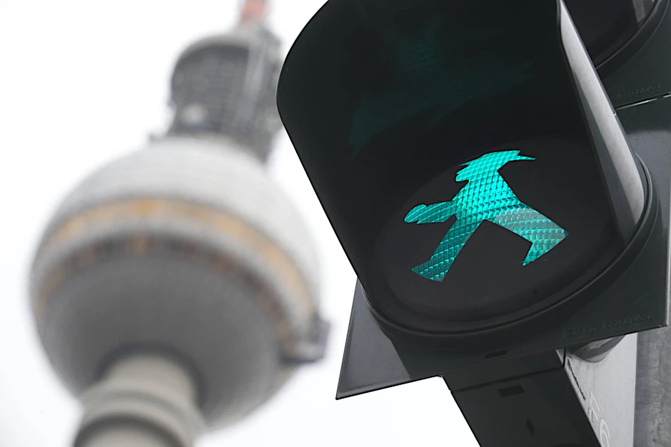 Unsere Autorin Kristina Auer schreibt über einen mysteriösen Knotenpunkt am Alexanderplatz. 