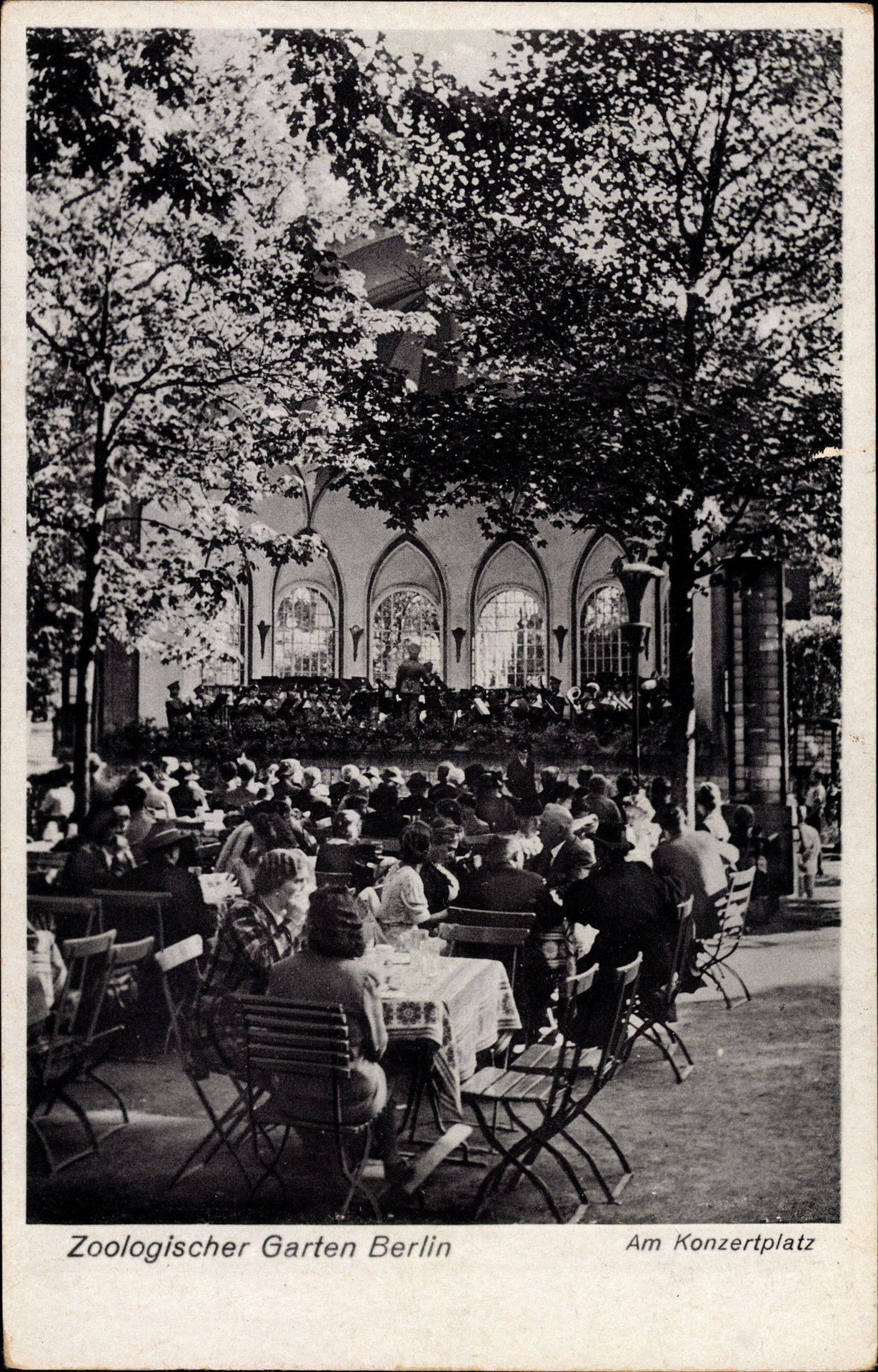 Damals wie heute feierten die Berliner gerne im Zoo, hier bei einem Konzert von 1935. 
