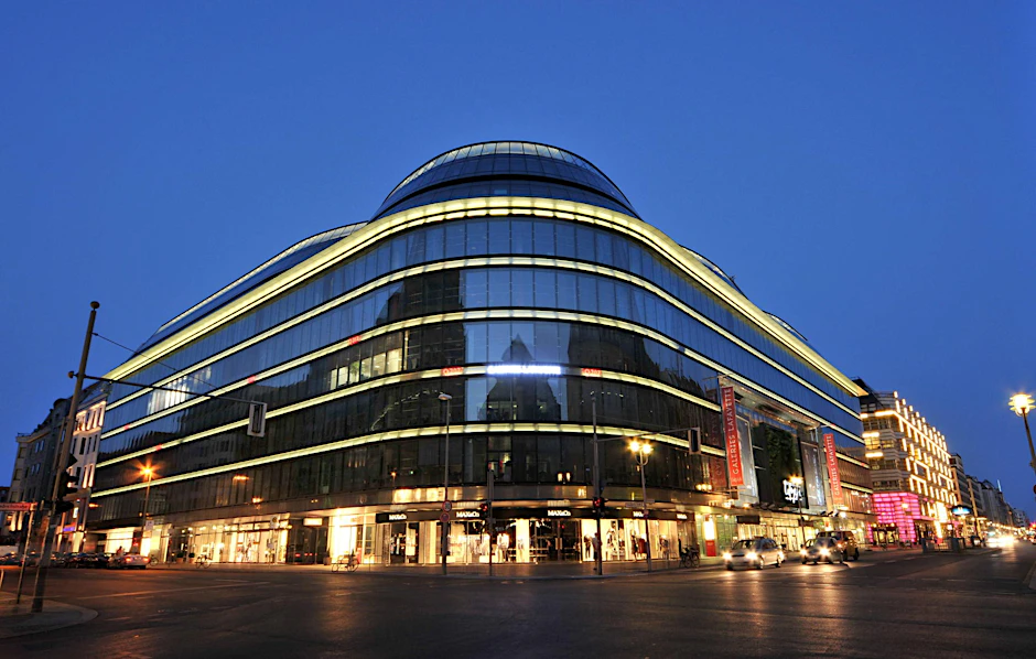 Ein Markenzeichen: Das Kaufhaus Galeries Lafayette eröffnete 1996 als einer der ersten großen Einkaufspaläste in der Friedrichstraße.