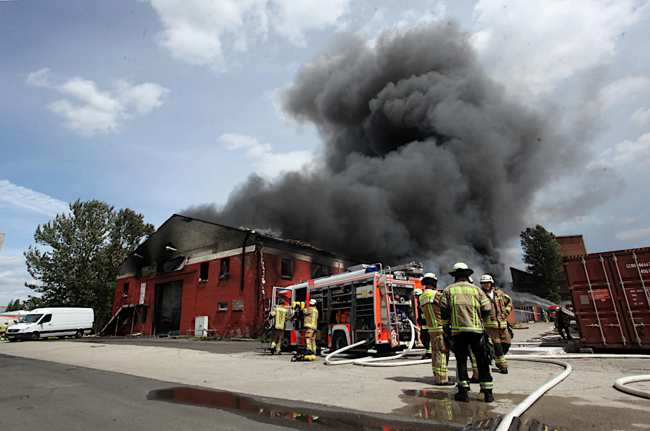 Der Brand am Dong Xuan Center in Lichtenberg vor wenigen Wochen band stundenlang 250 Feuerwehrleute.