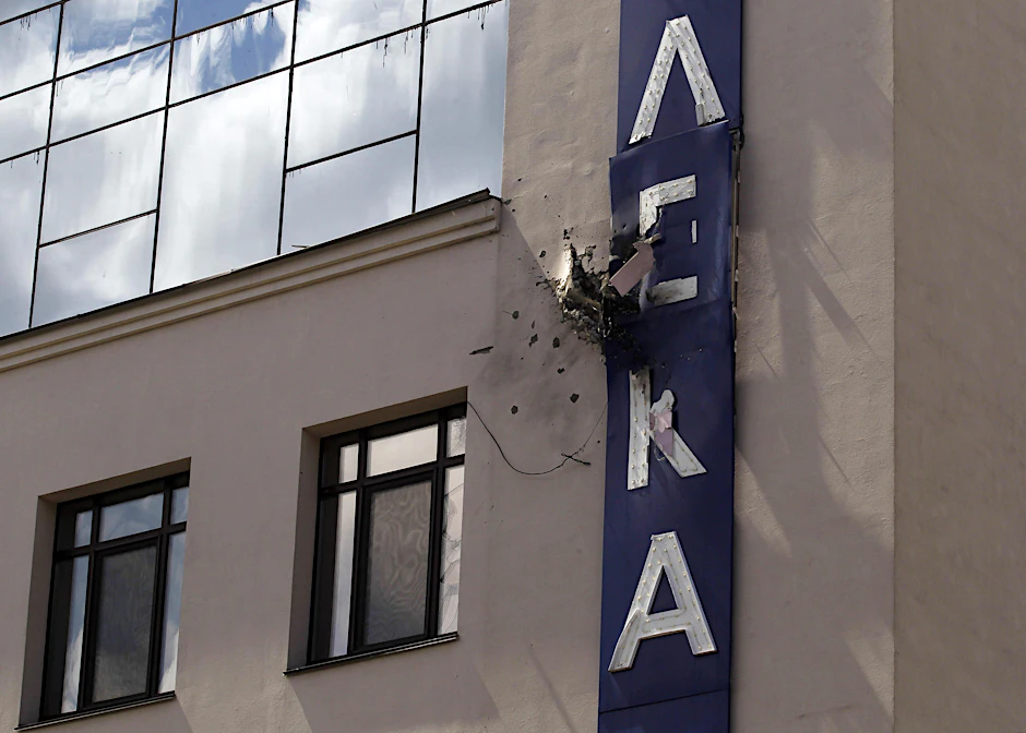 Das beschädigte Gebäude des Fernsehsenders 112.