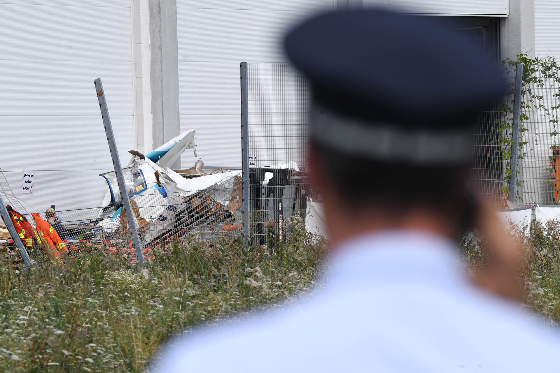 Missglückte Landung Familie stirbt bei Flugzeugabsturz auf Baumarkt